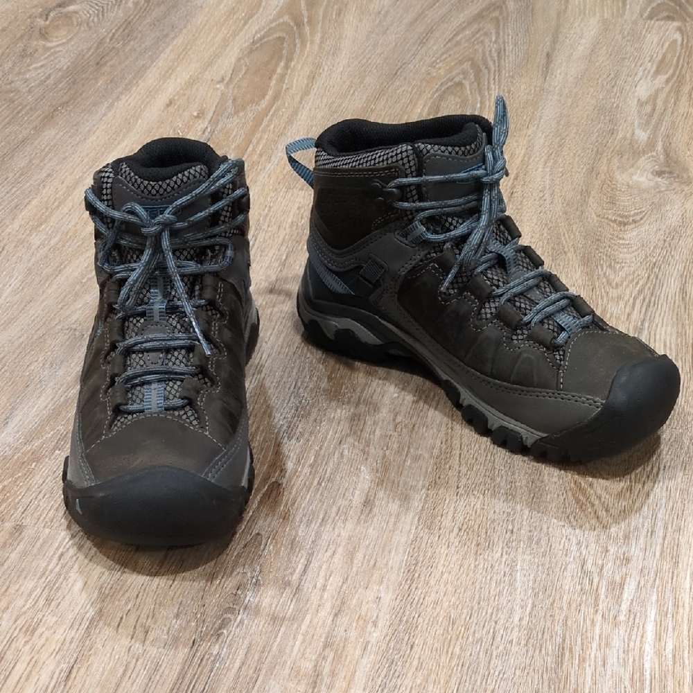 🐨💙Keen Women's Dark Gray with Blue Trim Hiking Boots size 7🐨💙